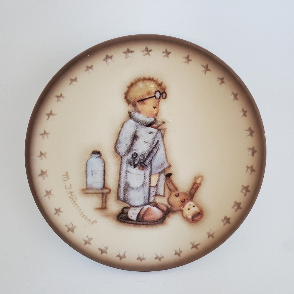 Hummel Goebel 1994 Doctor #24 OF 25 Miniature Plate  3 1/4"